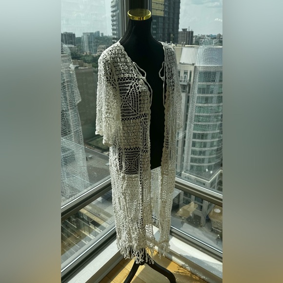 🆕 FARM Rio 🧿 NWOT Floral Crochet Lace Through Kimono, White - Sz L - Picture 6 of 15
